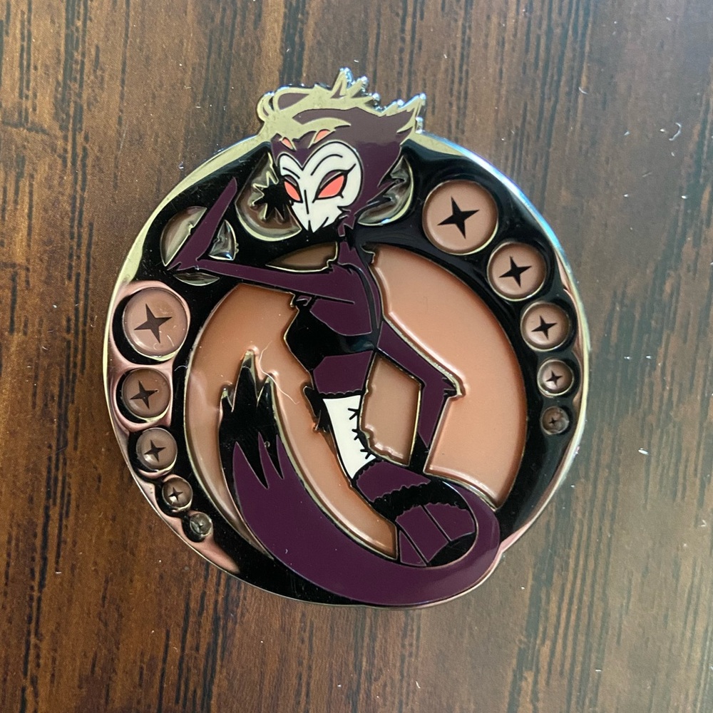 Stolas Boudoir Pin